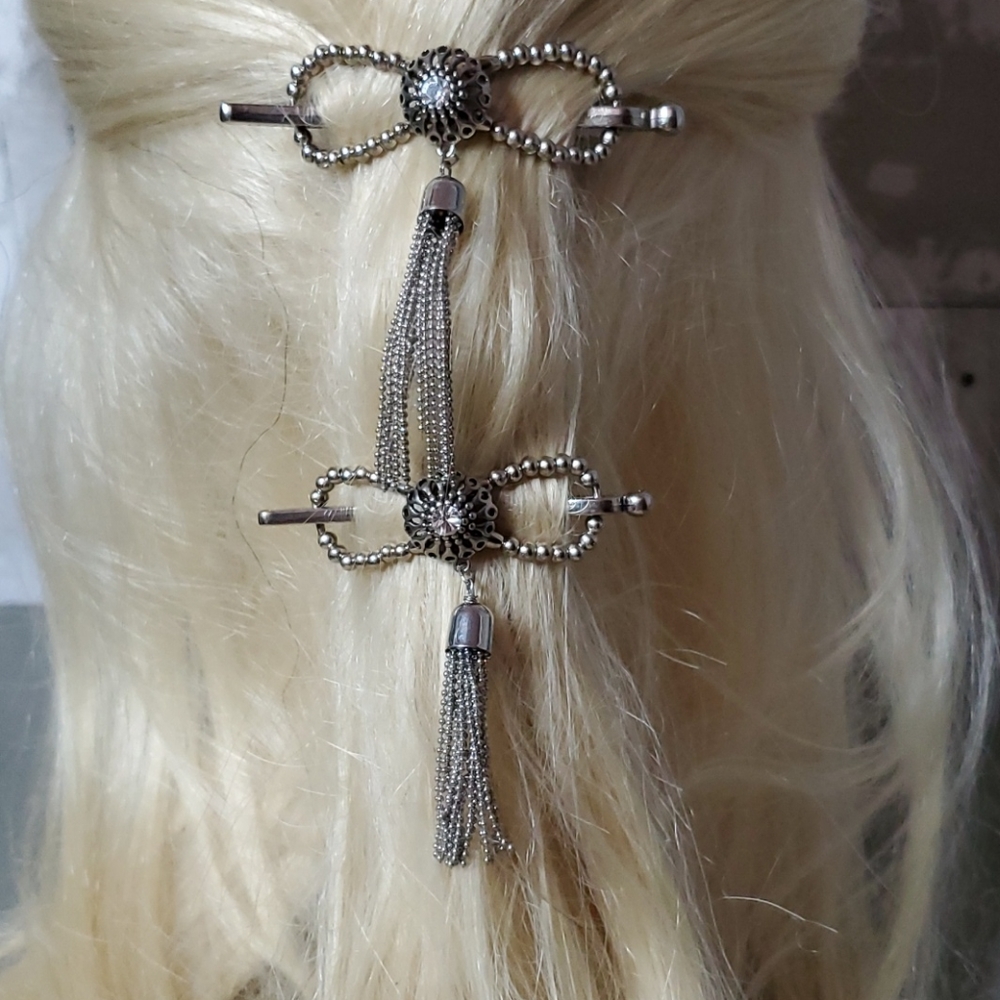 Retired LillaRose Tassel Flexi Clip